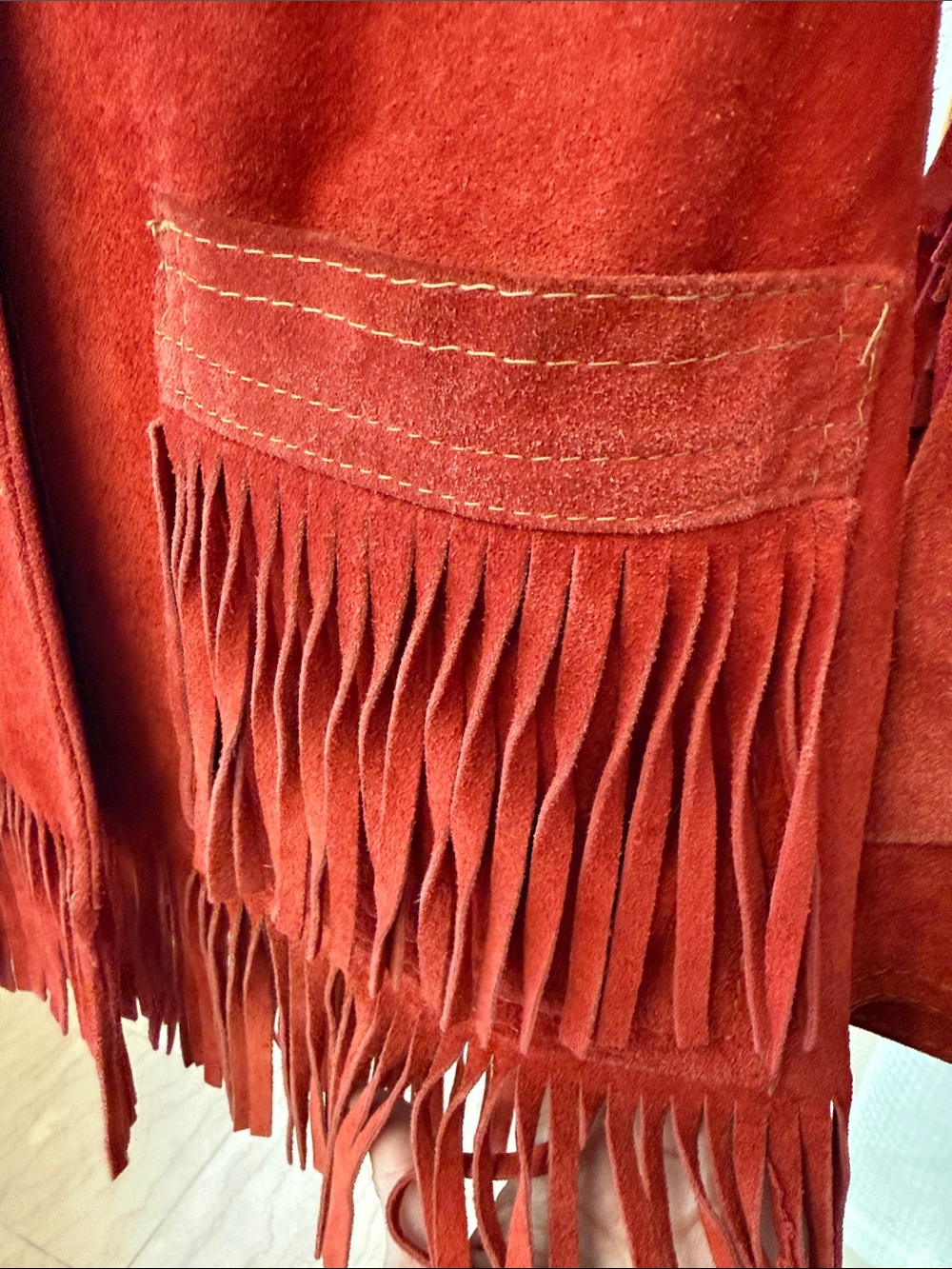 Vintage-Inspired Red Suede Fringe Jacket - Picture 4 of 8